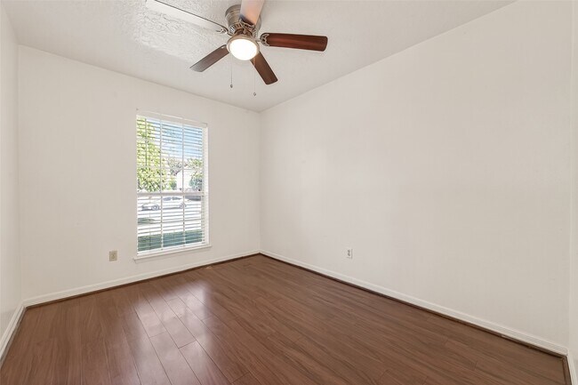 Building Photo - 2803 Fir Crest Ct