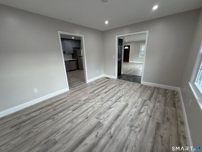 Building Photo - 56 Janet Cir