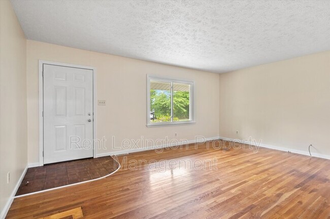 Building Photo - 2168 Jasmine Dr