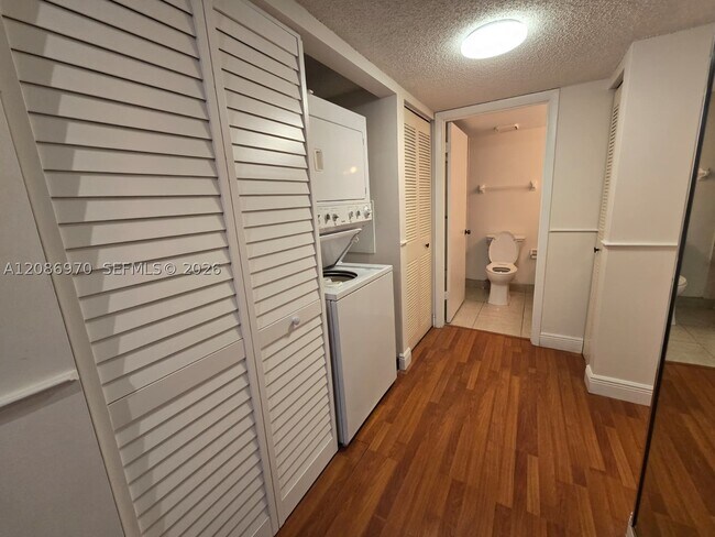 Building Photo - 5900 SW 127th Ave
