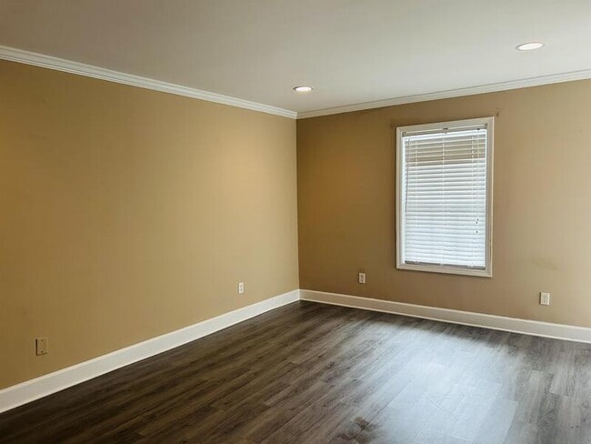 Building Photo - 3913 Overbrook Drive - 3C