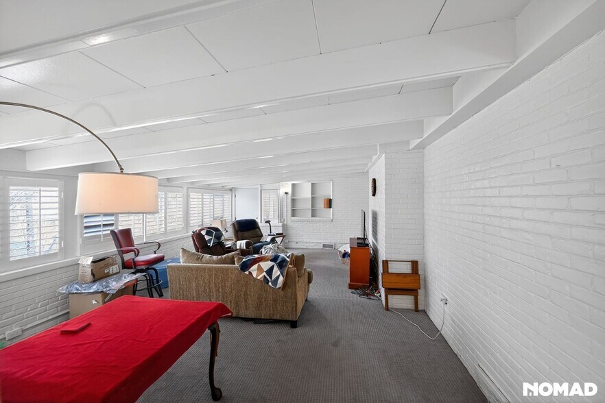 Building Photo - 6707 E 6th Ave