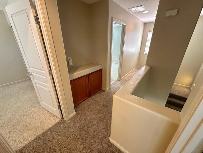 Building Photo - 1912 E Loma Vista St