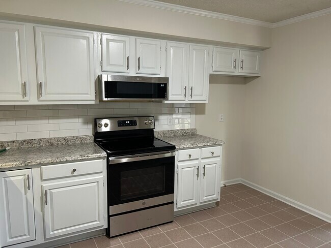 Kitchen - 128 Lovers Ln