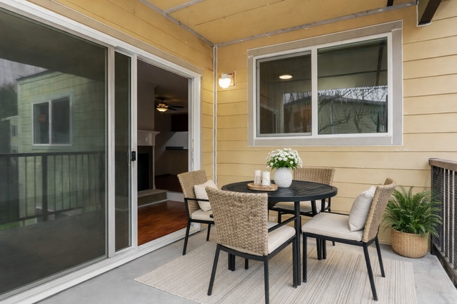 Building Photo - 2 bedroom 1 bath Condo for Rent in Everett WA