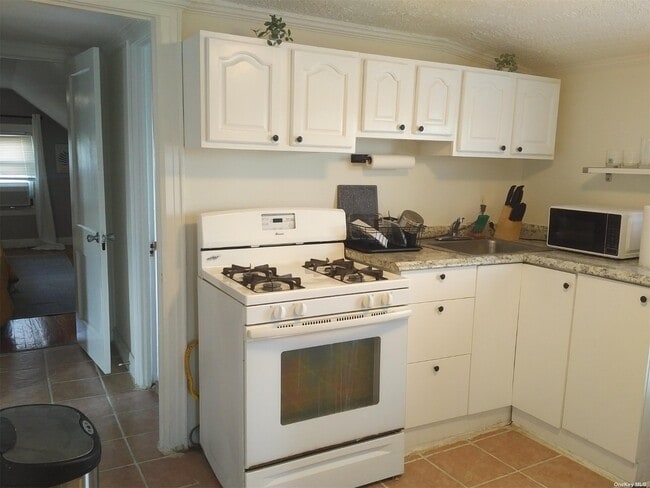 Building Photo - 164-03 119th Ave