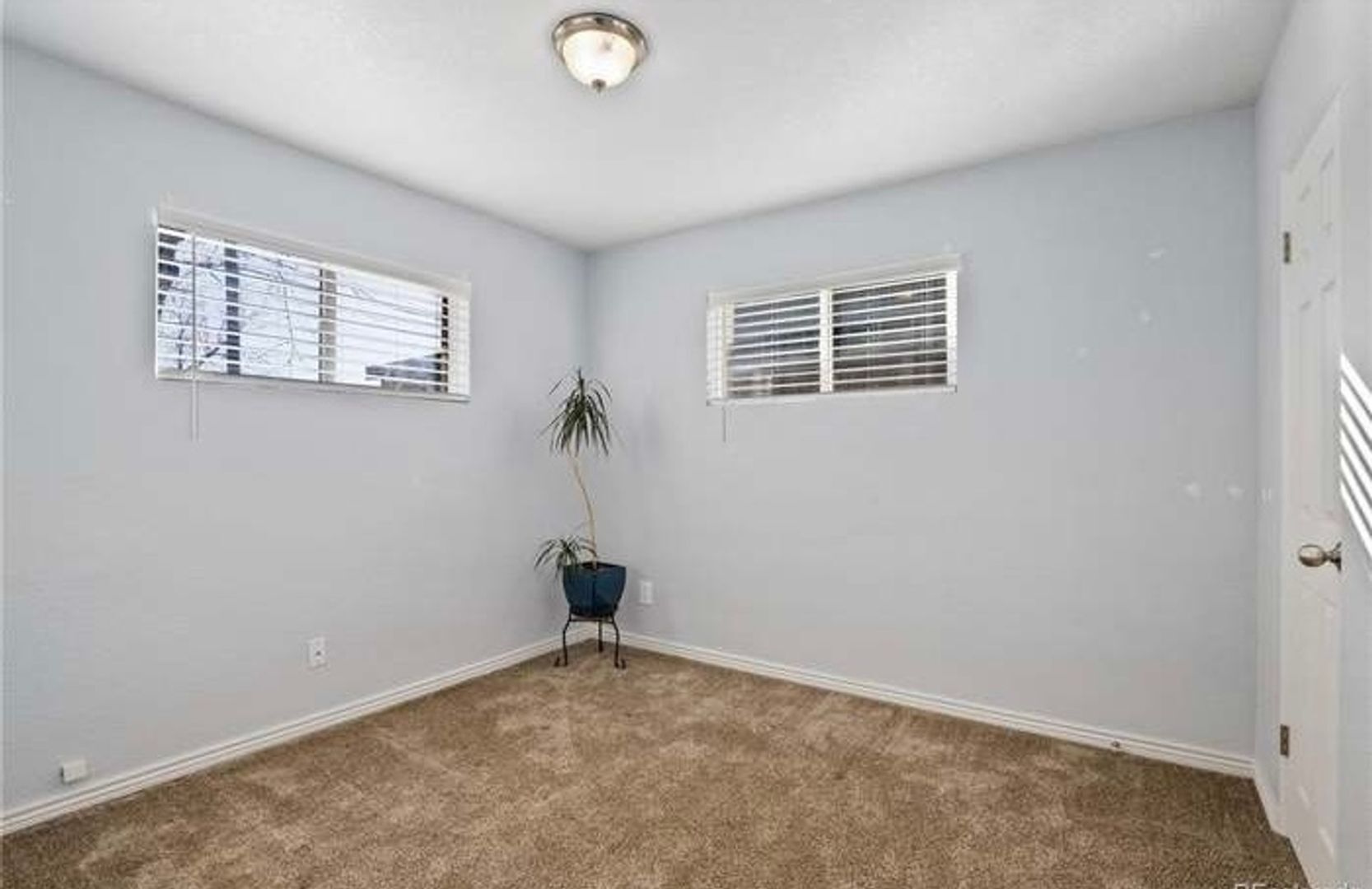 Building Photo - 1050 Locust Pl