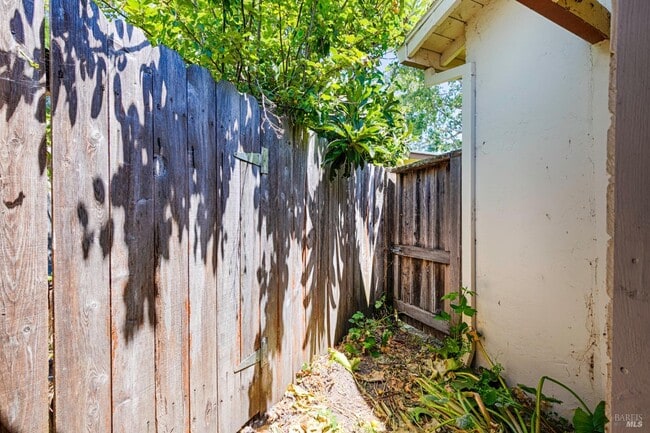 Building Photo - 20 Eucalyptus Rd