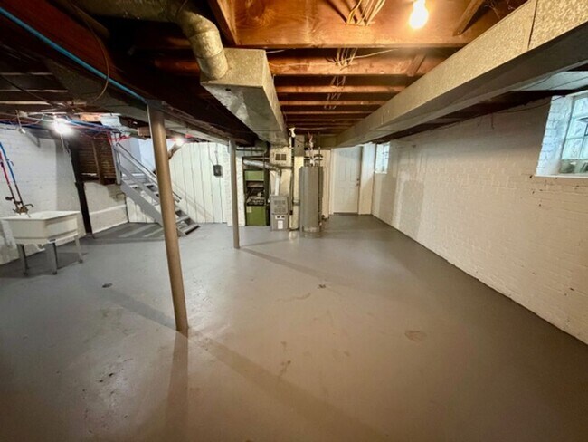 Building Photo - 4287 W Grand St