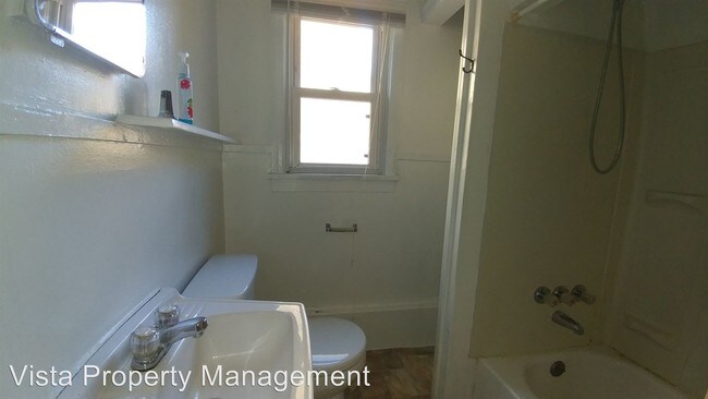 Building Photo - 1 br, 1 bath Apartment - 4725 Lake Ave