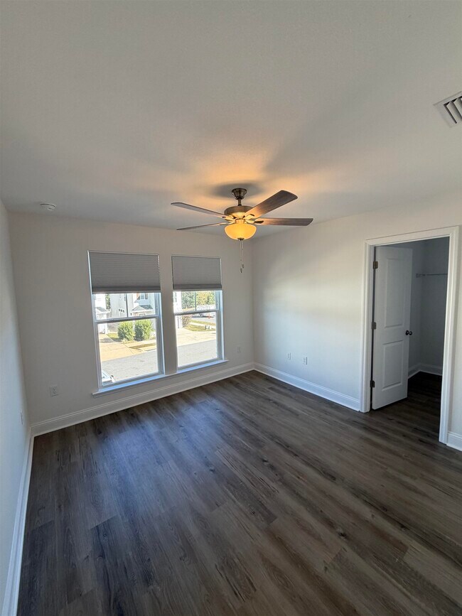 Building Photo - 5631 Fletcher Oaks Dr