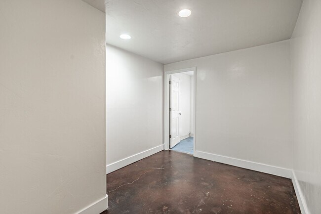 Building Photo - Affordable 4BD, 2BA East Denver Home