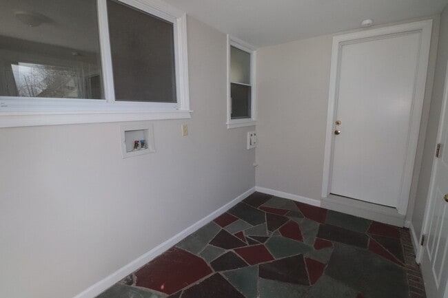 Building Photo - Gorgeous single-family Home