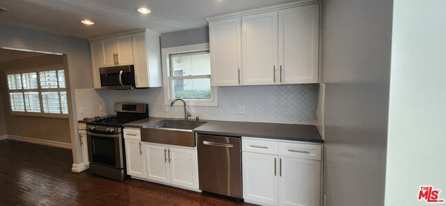 Building Photo - 1024 Cloverdale Ave