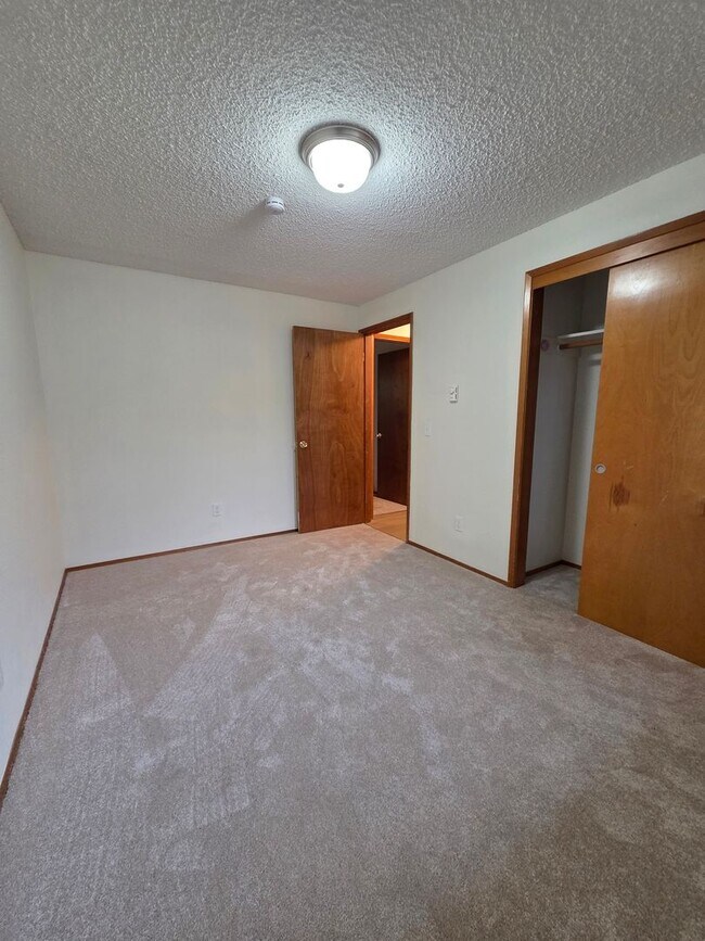 Building Photo - S185 Duplex