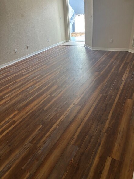 Living room - 8326 Bernwood Cove Loop