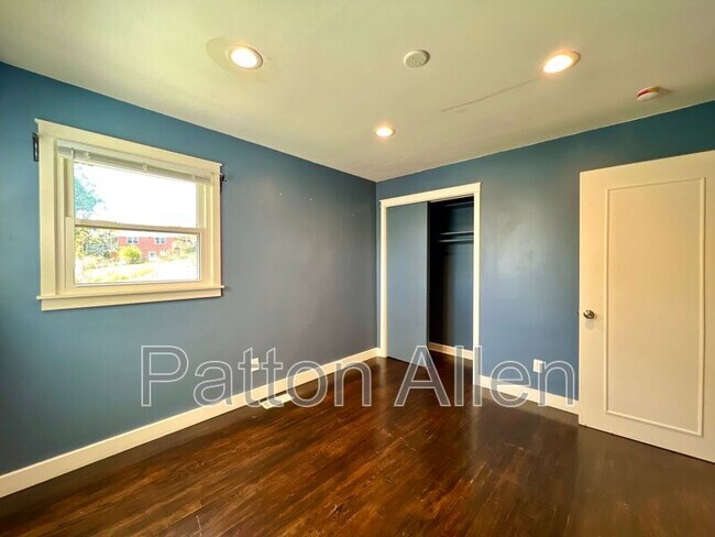 Building Photo - 3 Mt Royal Dr