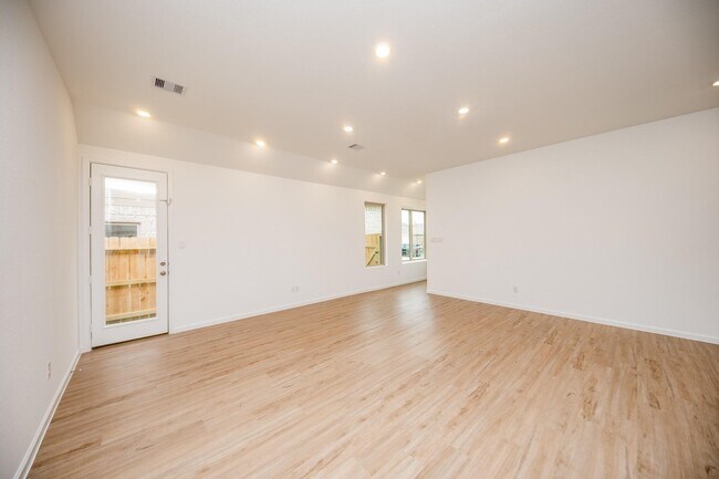 Building Photo - 3035 Ash Ray Dr