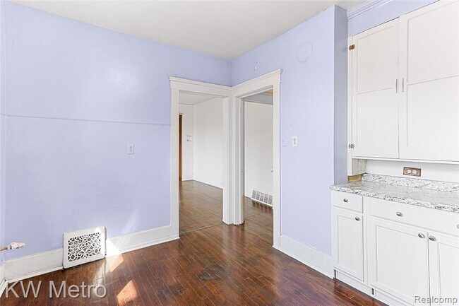 Building Photo - 1076 N Rademacher St