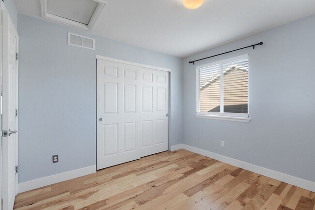 Building Photo - 4 Bedroom Dream Home waiting for you!