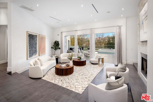 Building Photo - 2666 Hutton Dr