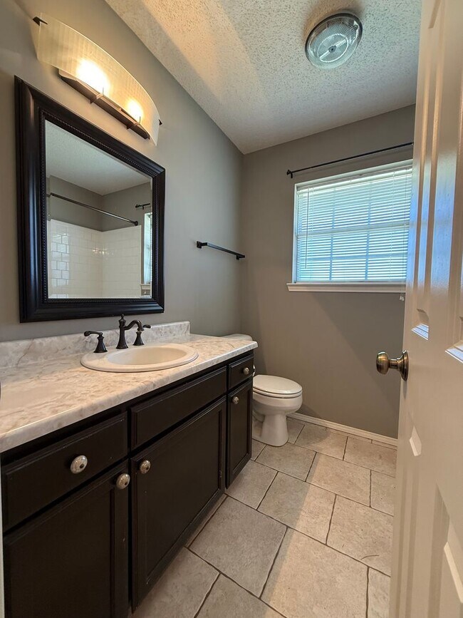 Building Photo - Gorgeous 3 bed/2bath home in Twin Oaks AVAILABLE NOW!