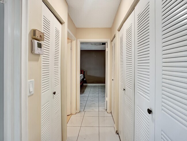 Building Photo - 1165 Summit Trail Cir