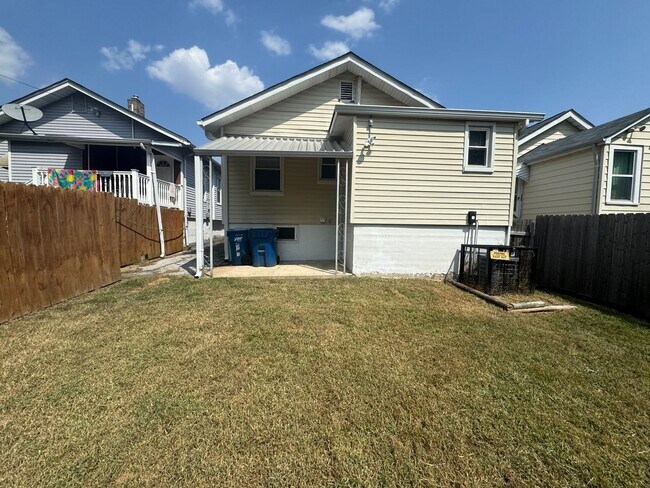 Building Photo - 3 Bedroom and 1 Bath Home With Recent Updates