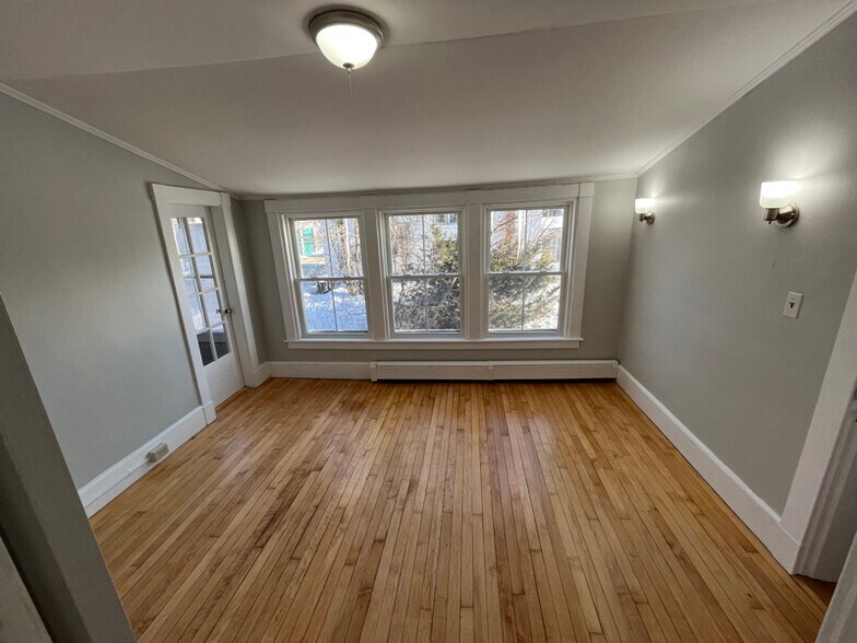 Building Photo - 64 State St