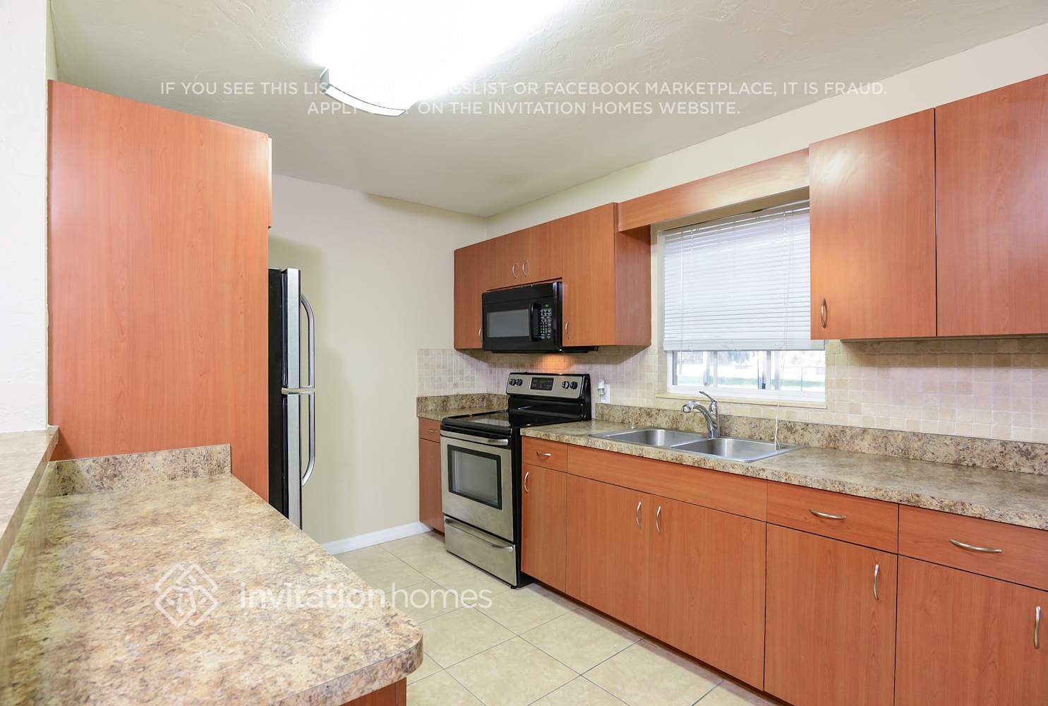 Building Photo - 3701 Schwalbe Dr