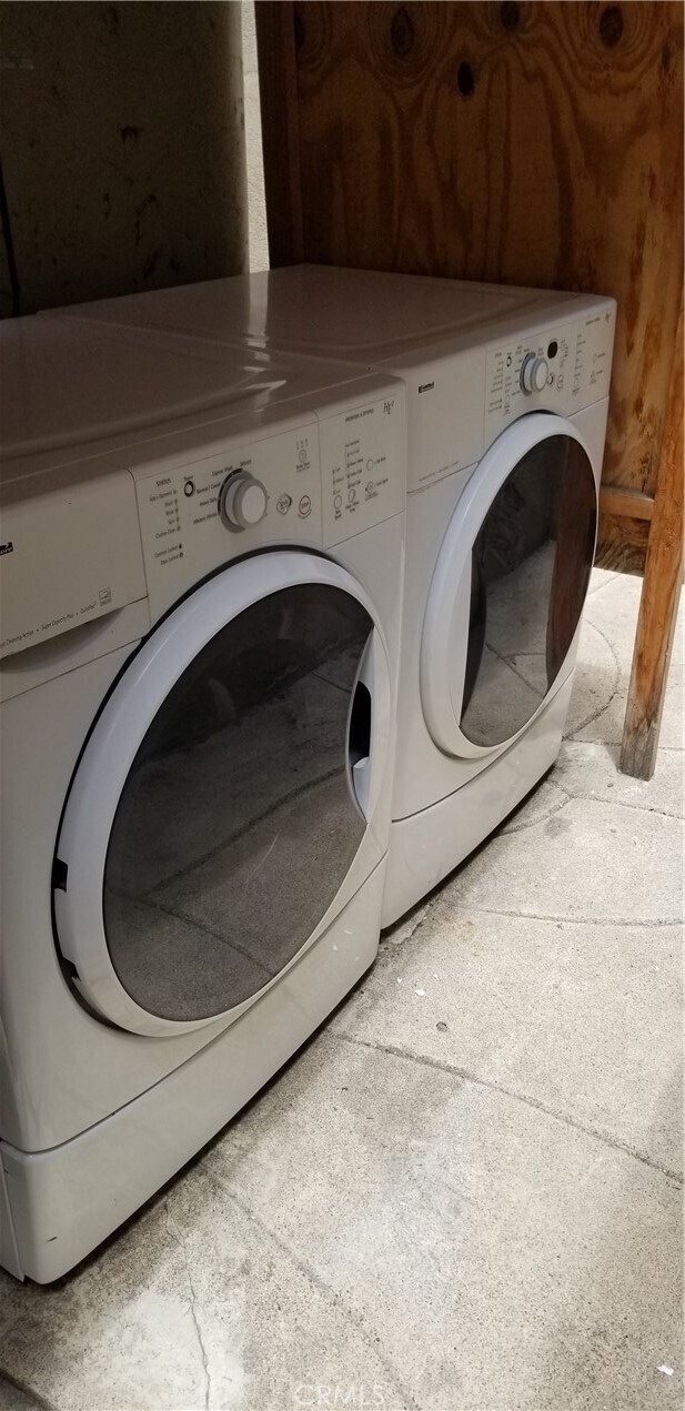 Building Photo - 2626 Solana Way