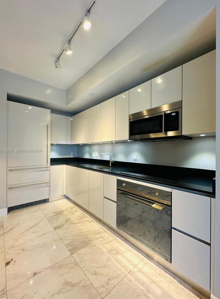 Building Photo - 1010 Brickell Ave
