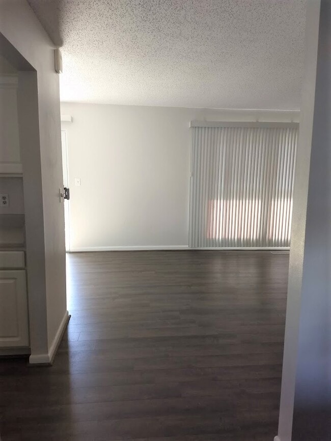 Building Photo - 29 Lakeshore Terrace