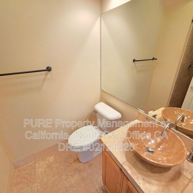 Building Photo - 565 Jorgensen St