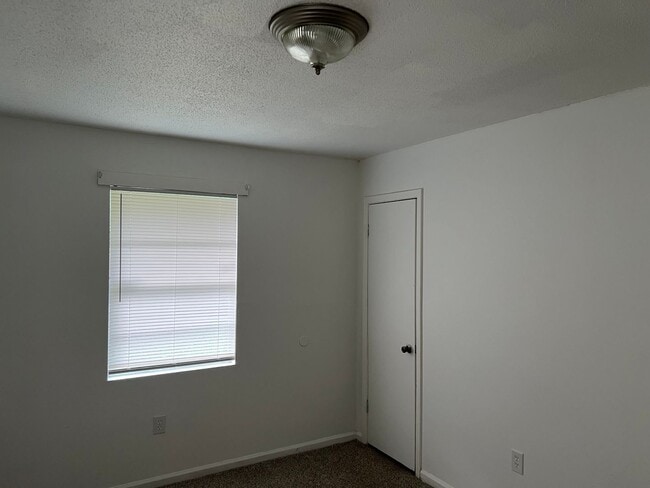 Building Photo - 172 Cherokee Cir