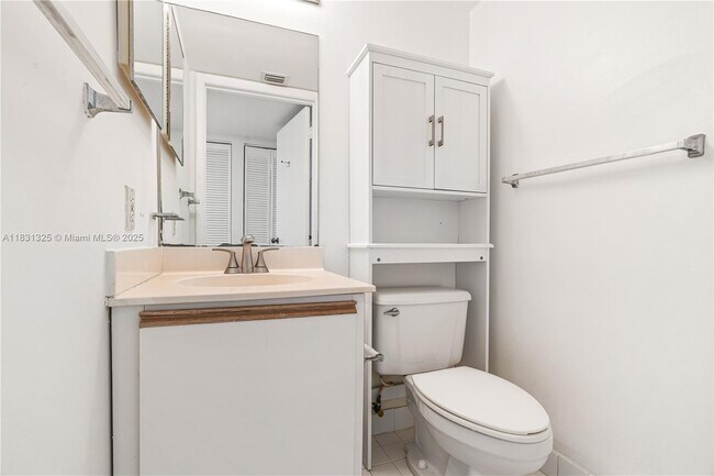 Building Photo - 540 Brickell Key Dr