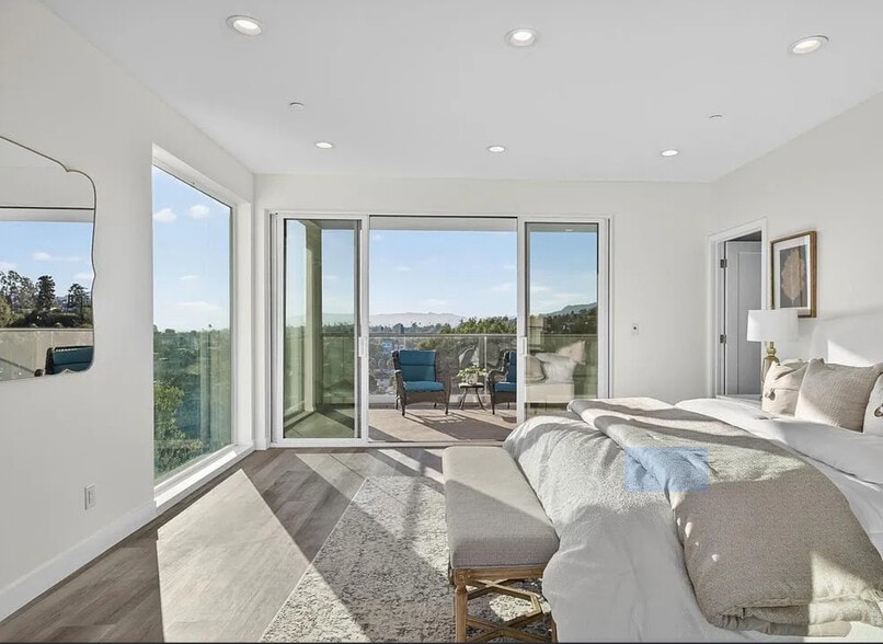 Primary bedroom with private balcony - 1549 Lucretia Ave