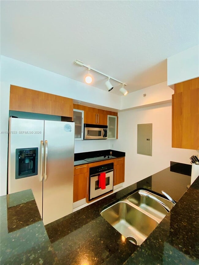 Building Photo - 325 S Biscayne Blvd