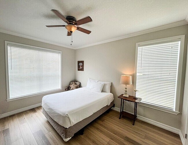 Building Photo - 7000 Seawall Blvd