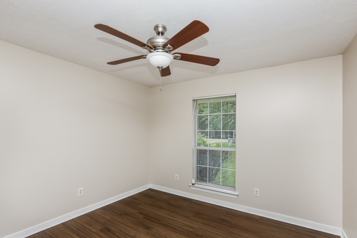 Building Photo - 516 Brentwood Dr