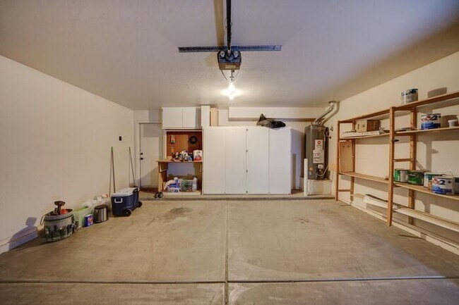 Building Photo - COMING SOON! Gorgeous Gilbert Home with Go...