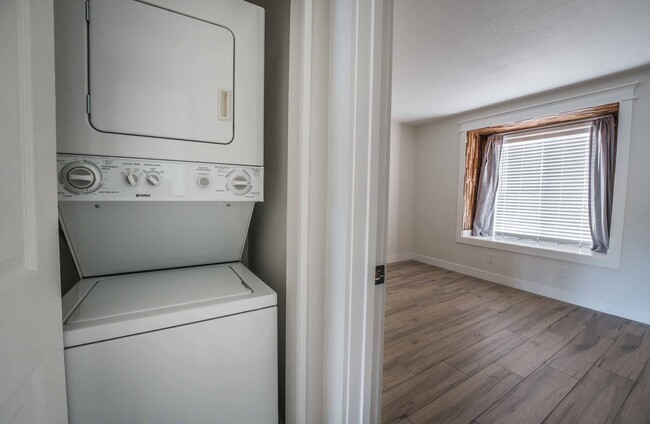 Building Photo - BEAUTIFUL 1 BEDROOM CONDO ON THE FIRST FLOOR!