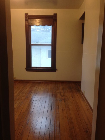 Building Photo - 443 N Sheridan Rd