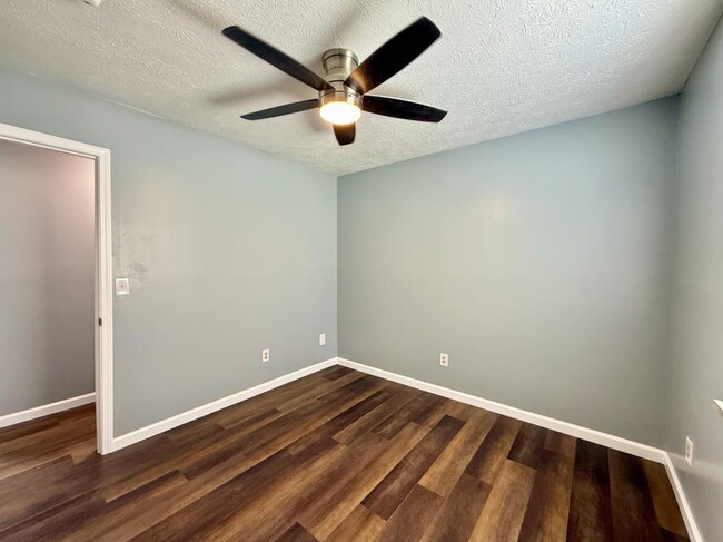 Building Photo - 275 Stone Dam Rd