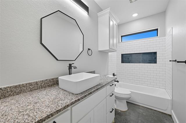 Building Photo - 610 E Shepherd St