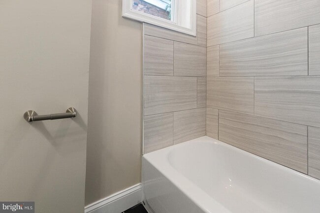 Building Photo - 2336 Pierce St