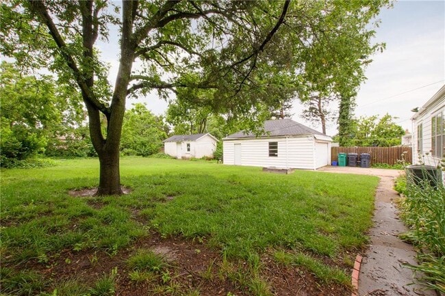 Building Photo - 1600 NW 38th St