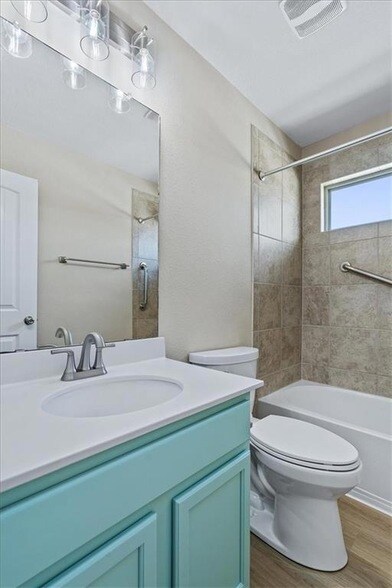 Building Photo - 519 Pinnacle Dr