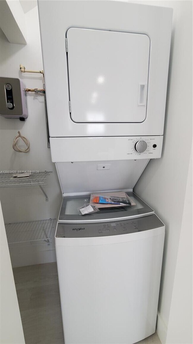 Building Photo - 215 Zamora Ave