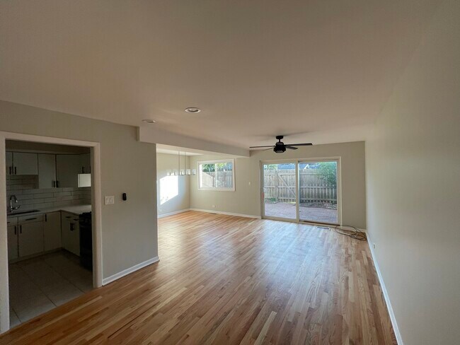 Building Photo - 725 Hibbard Rd